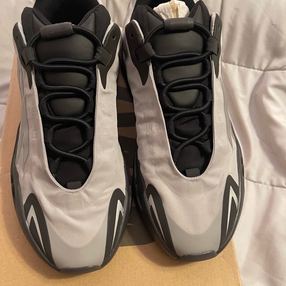 Adidas Yeezy Boost 700 MNVN